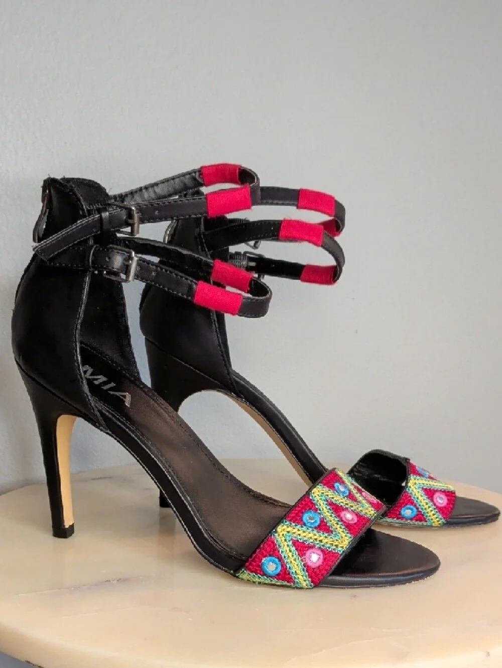 MIA stylish open